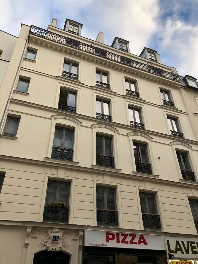Fenêtre bois immeuble Paris